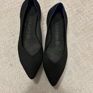 Rothy’s black pointe